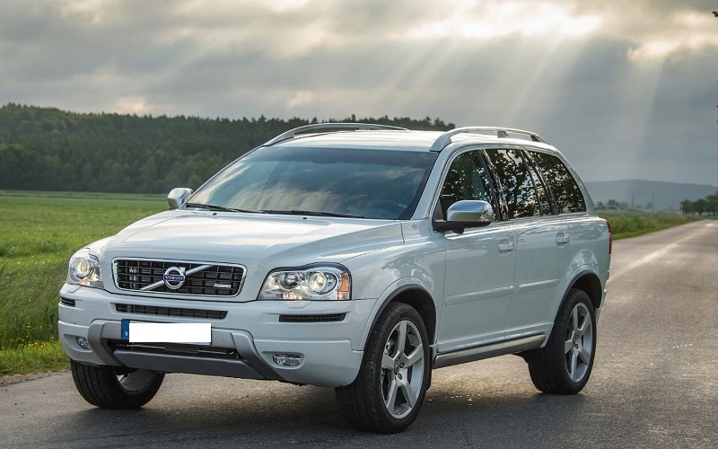 xe-o-to-dau-tien-gan-canh-bao-diem-mu-suv-xc90-2003-volvo